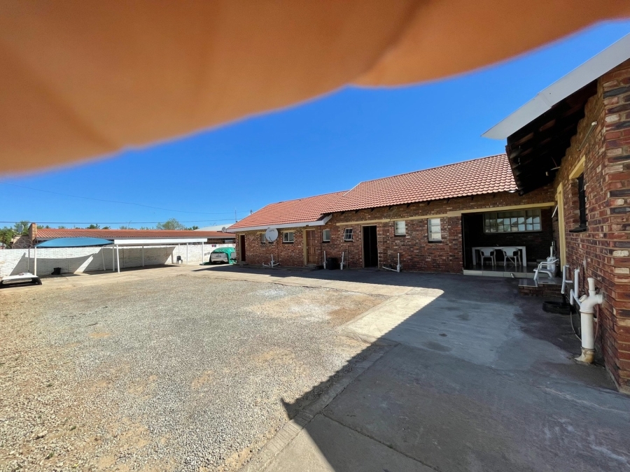 7 Bedroom Property for Sale in Collerville North West